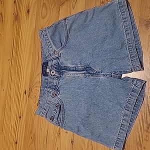 Vintage Made in USA Guess denim shorts, size 24